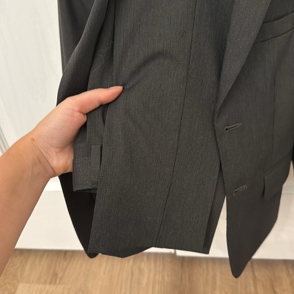 Kenneth Cole Suit - Picture 4 of 4